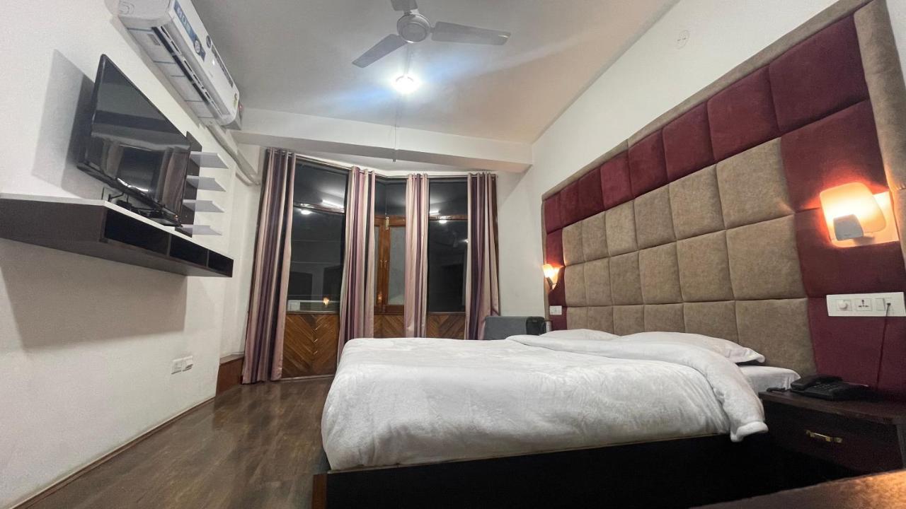 Hotel Senorita Srīnagar Екстериор снимка