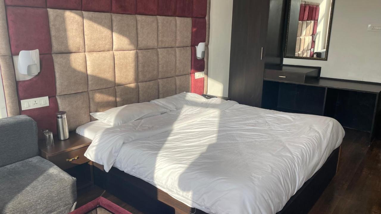 Hotel Senorita Srīnagar Екстериор снимка