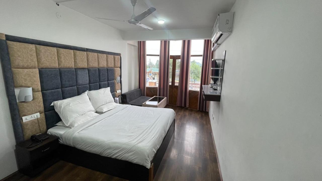 Hotel Senorita Srīnagar Екстериор снимка