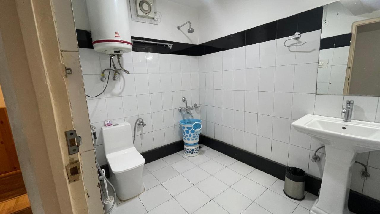 Hotel Senorita Srīnagar Екстериор снимка