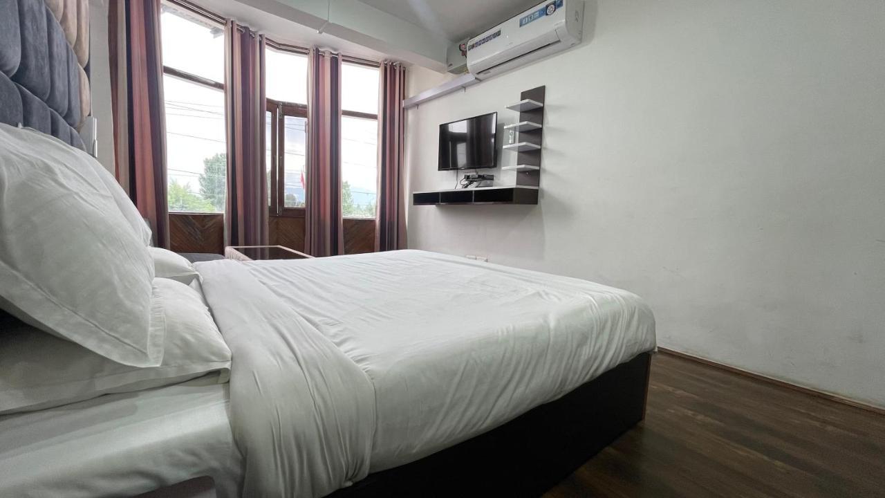 Hotel Senorita Srīnagar Екстериор снимка