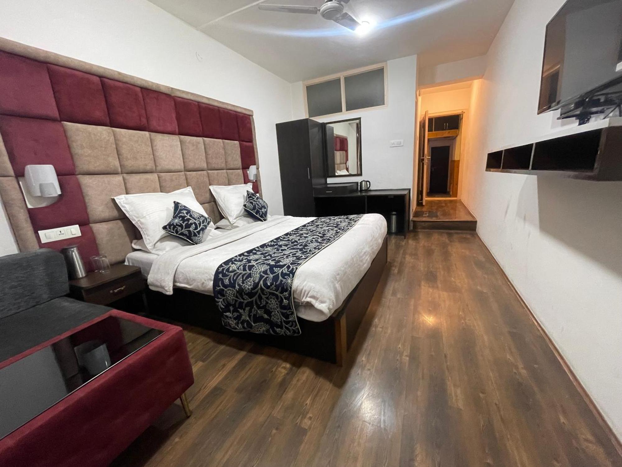 Hotel Senorita Srīnagar Екстериор снимка