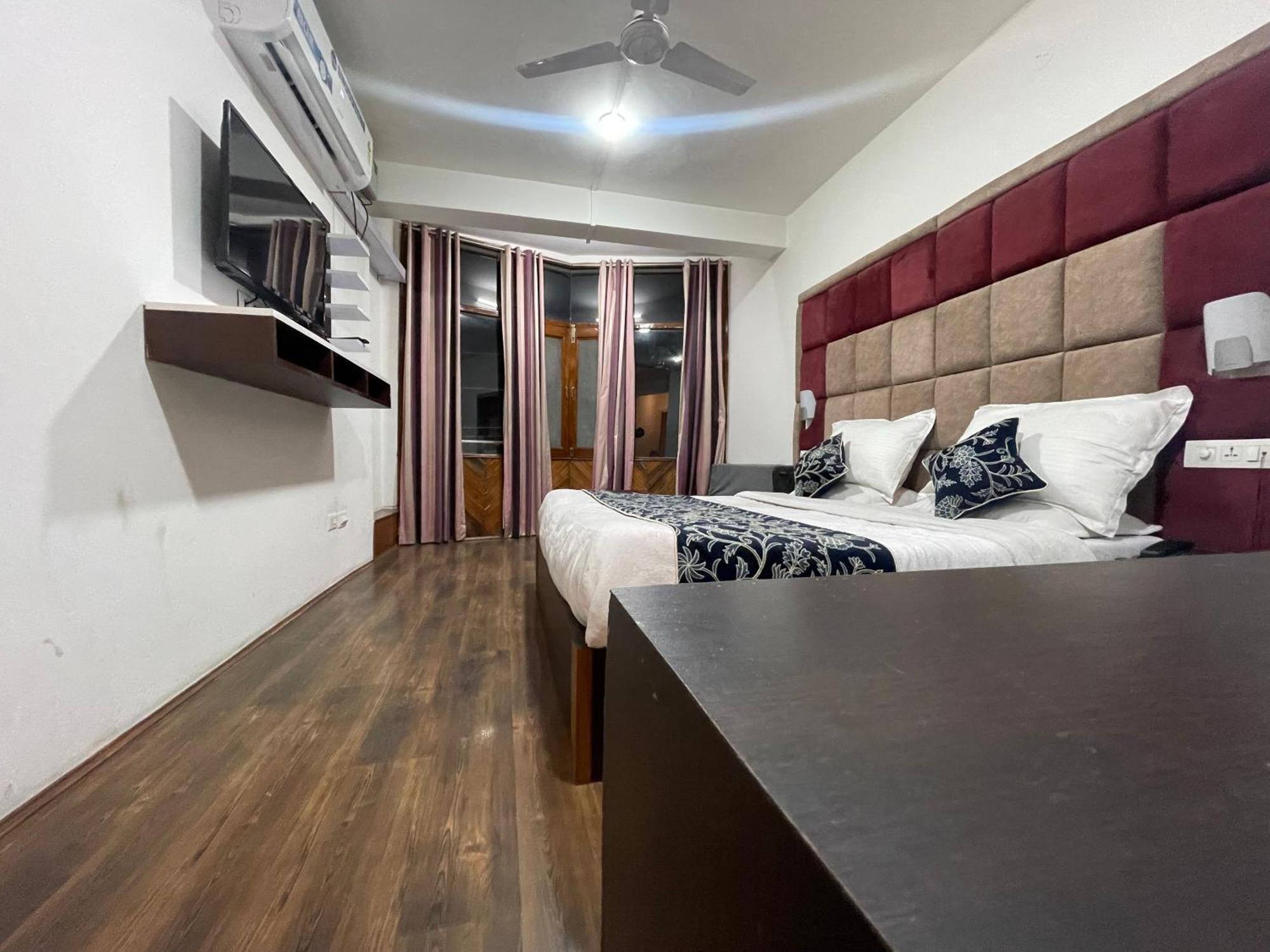 Hotel Senorita Srīnagar Екстериор снимка