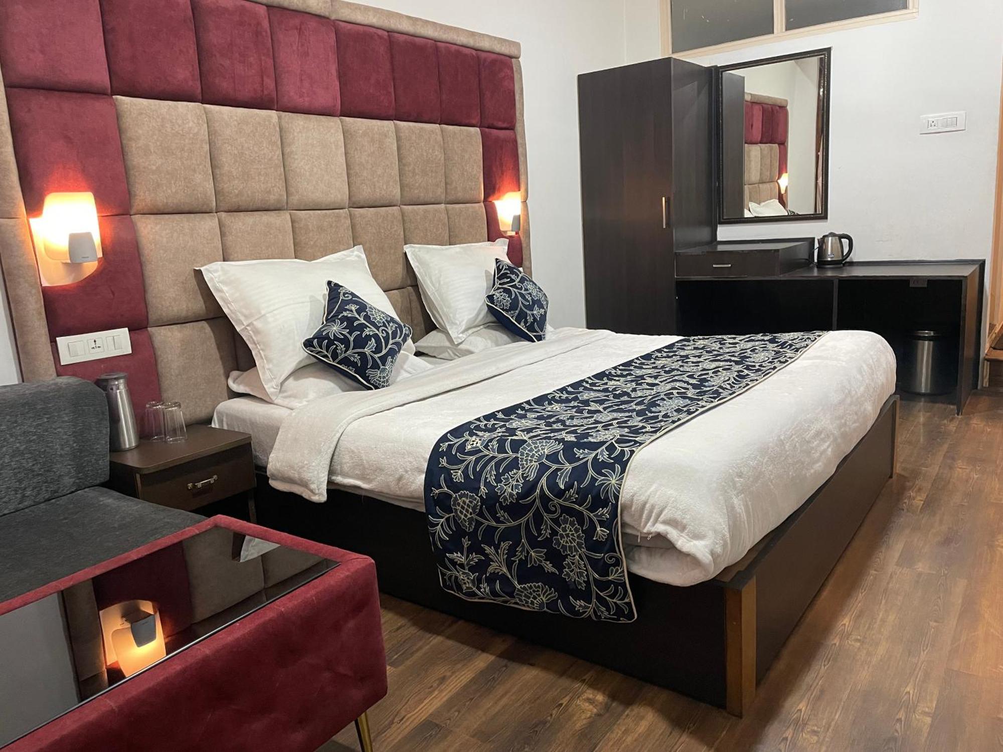 Hotel Senorita Srīnagar Екстериор снимка