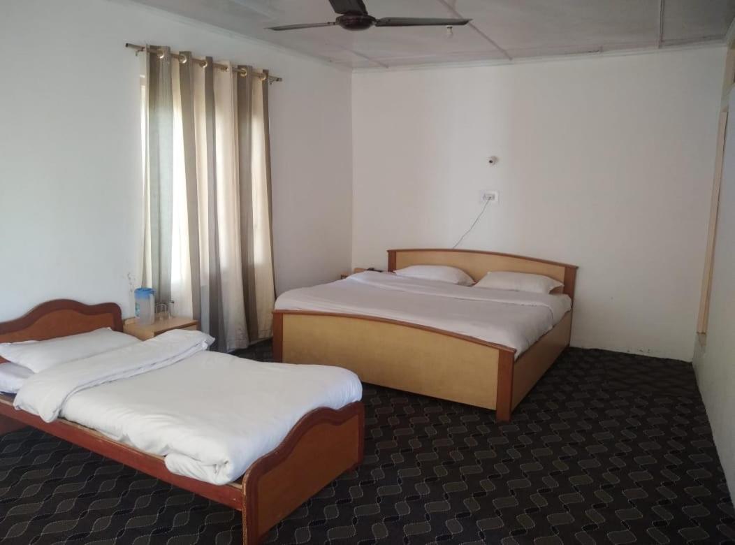 Hotel Senorita Srīnagar Екстериор снимка
