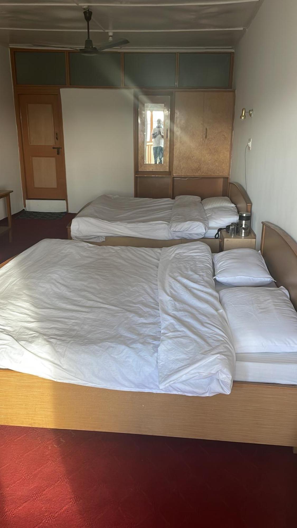 Hotel Senorita Srīnagar Екстериор снимка