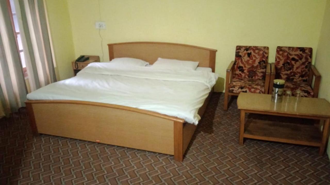 Hotel Senorita Srīnagar Екстериор снимка